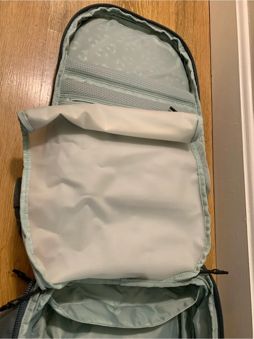 Thule color dark